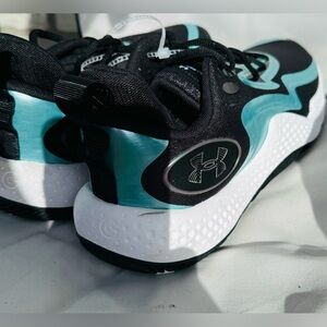 NWT Women’s Under Armour Atomix size 11 Teal & Black